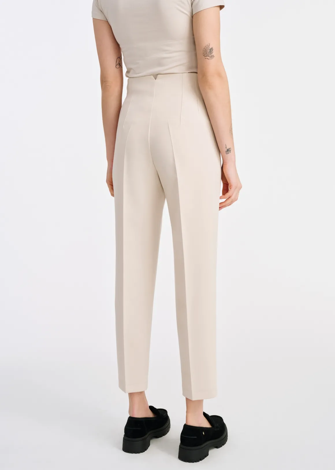Beżowe eleganckie spodnie damskie