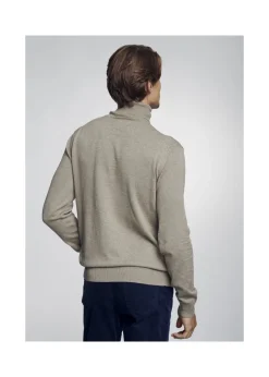 Beżowy sweter męski z golfem