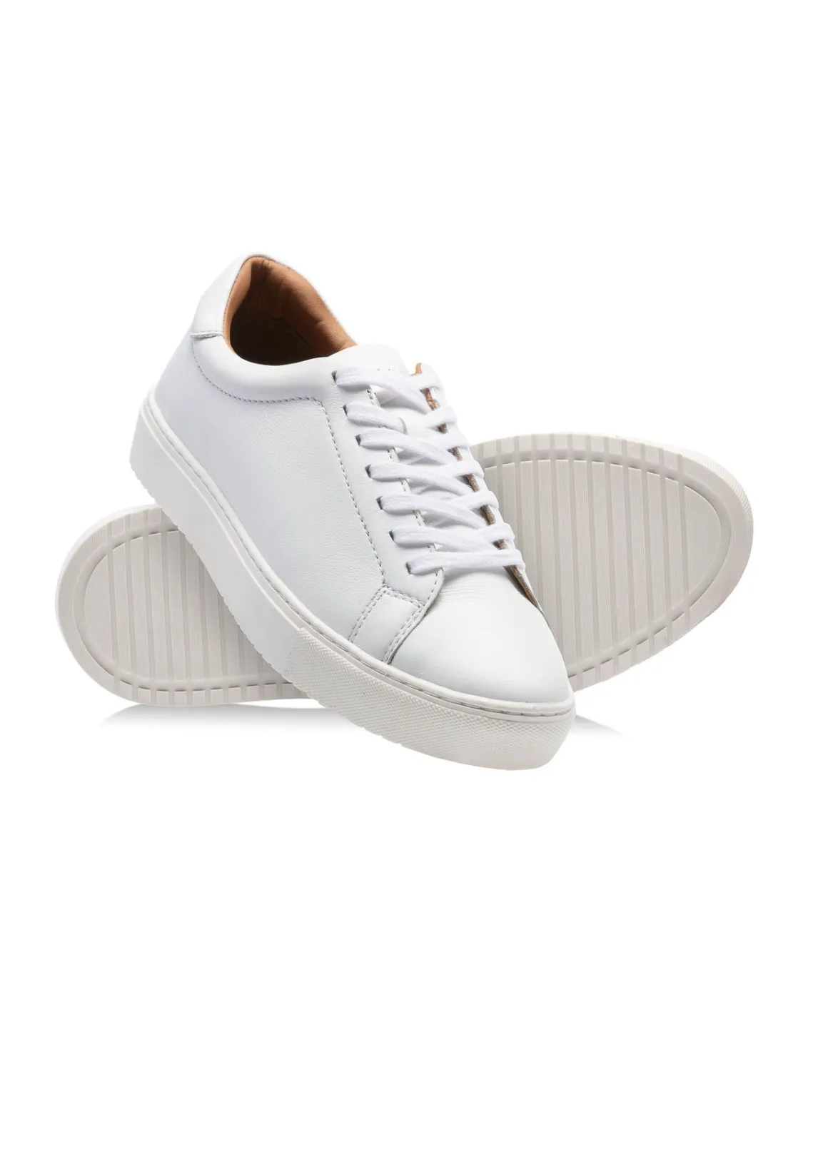 Białe skórzane buty sportowe