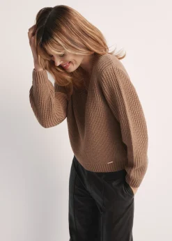 Camelowy sweter dekolt V damski