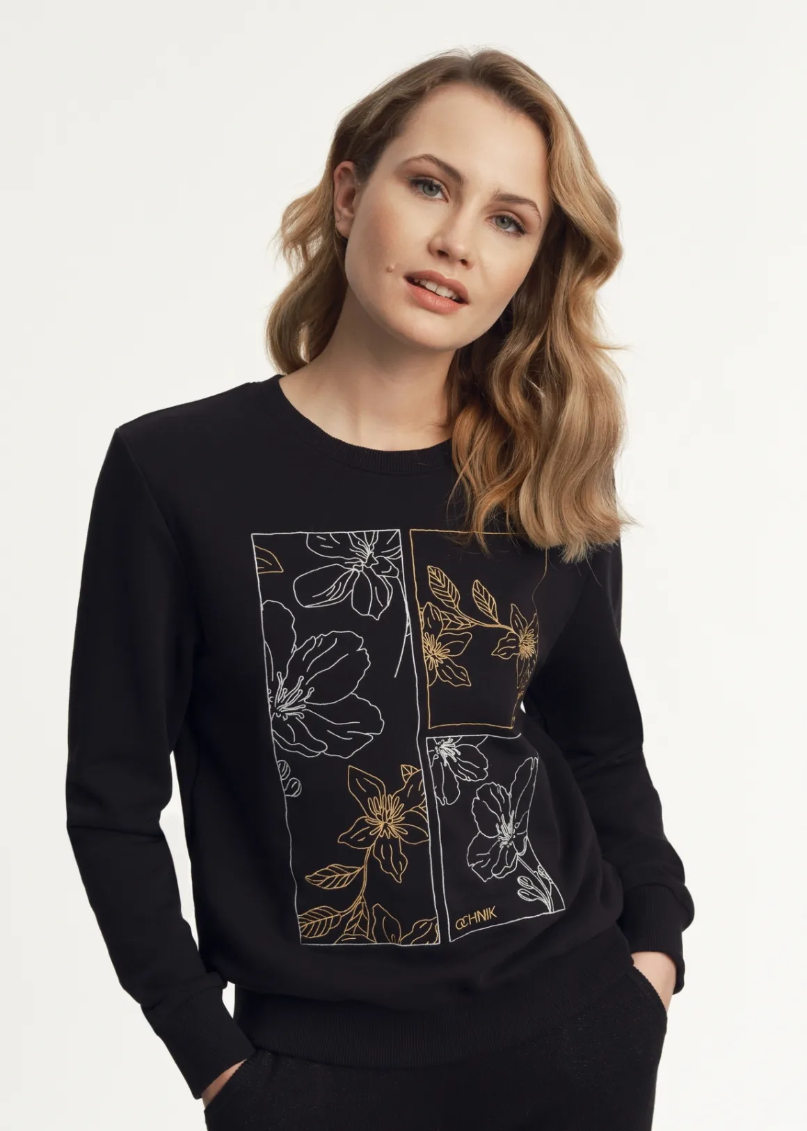 Czarna bluza damska z printem