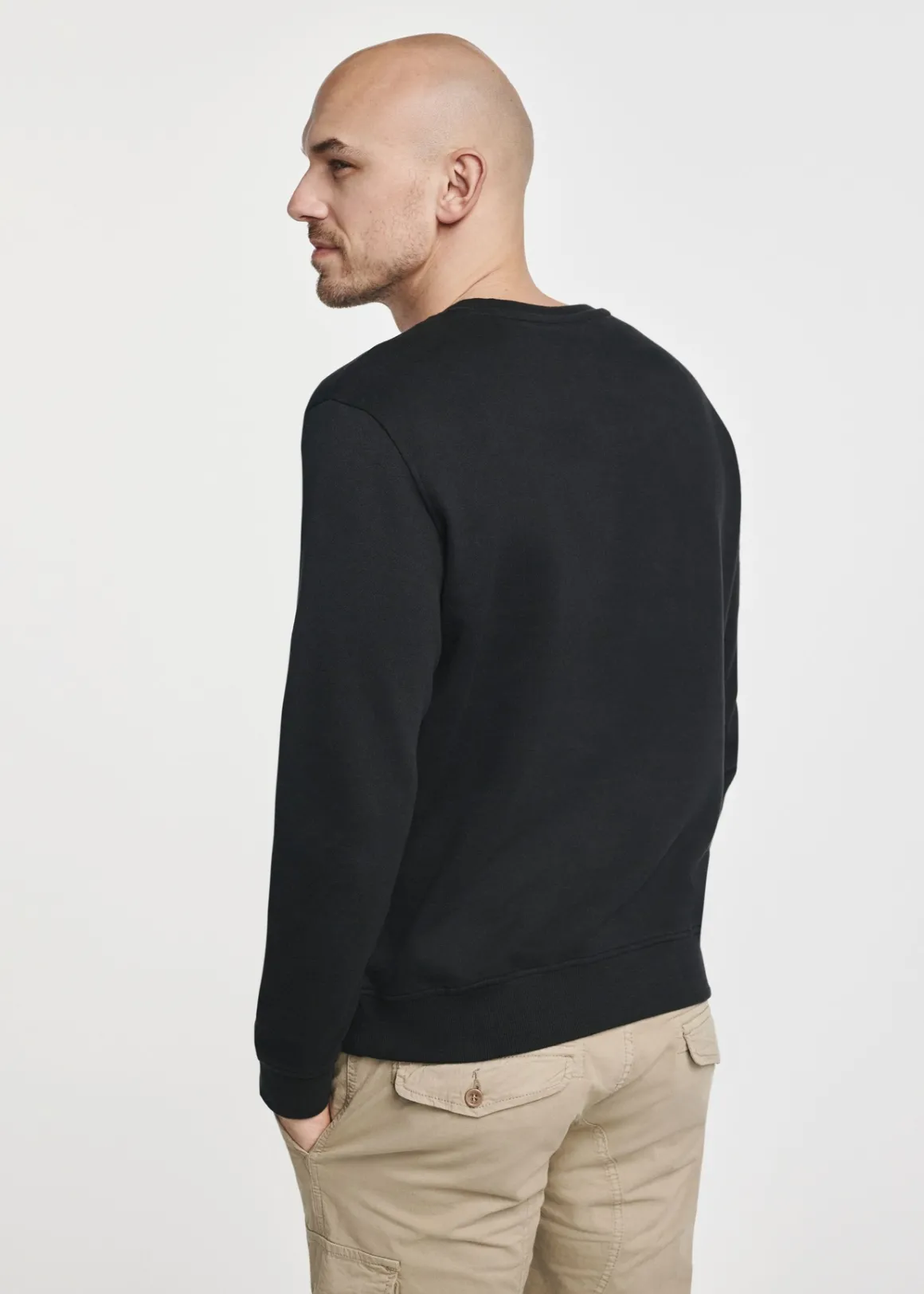 Czarna bluza męska bez kaptura