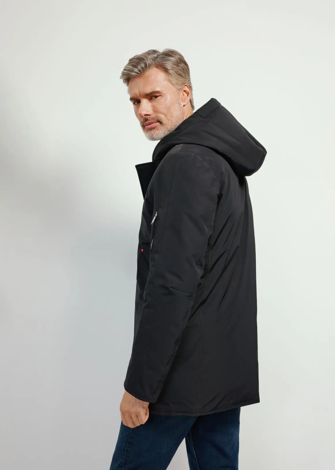 Czarna ocieplana kurtka męska