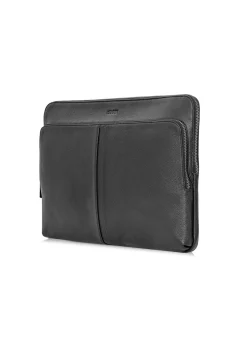 Czarna skórzana teczka na laptop