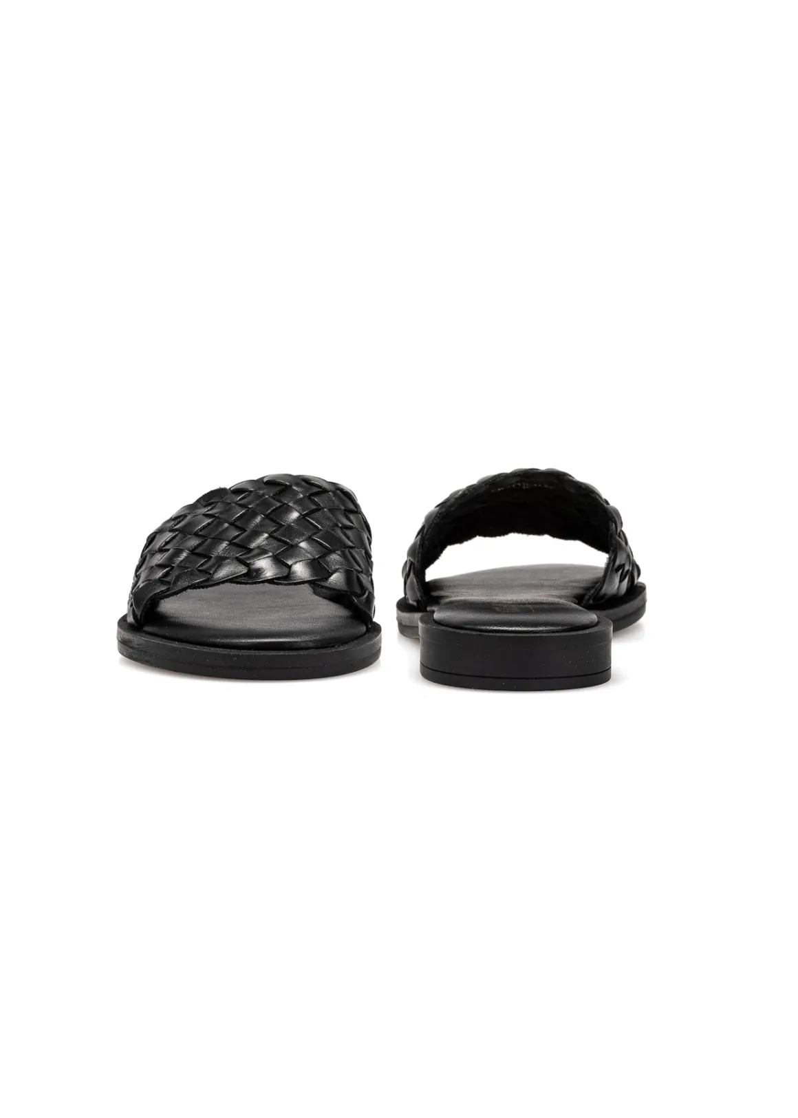Czarne klapki z plecionką