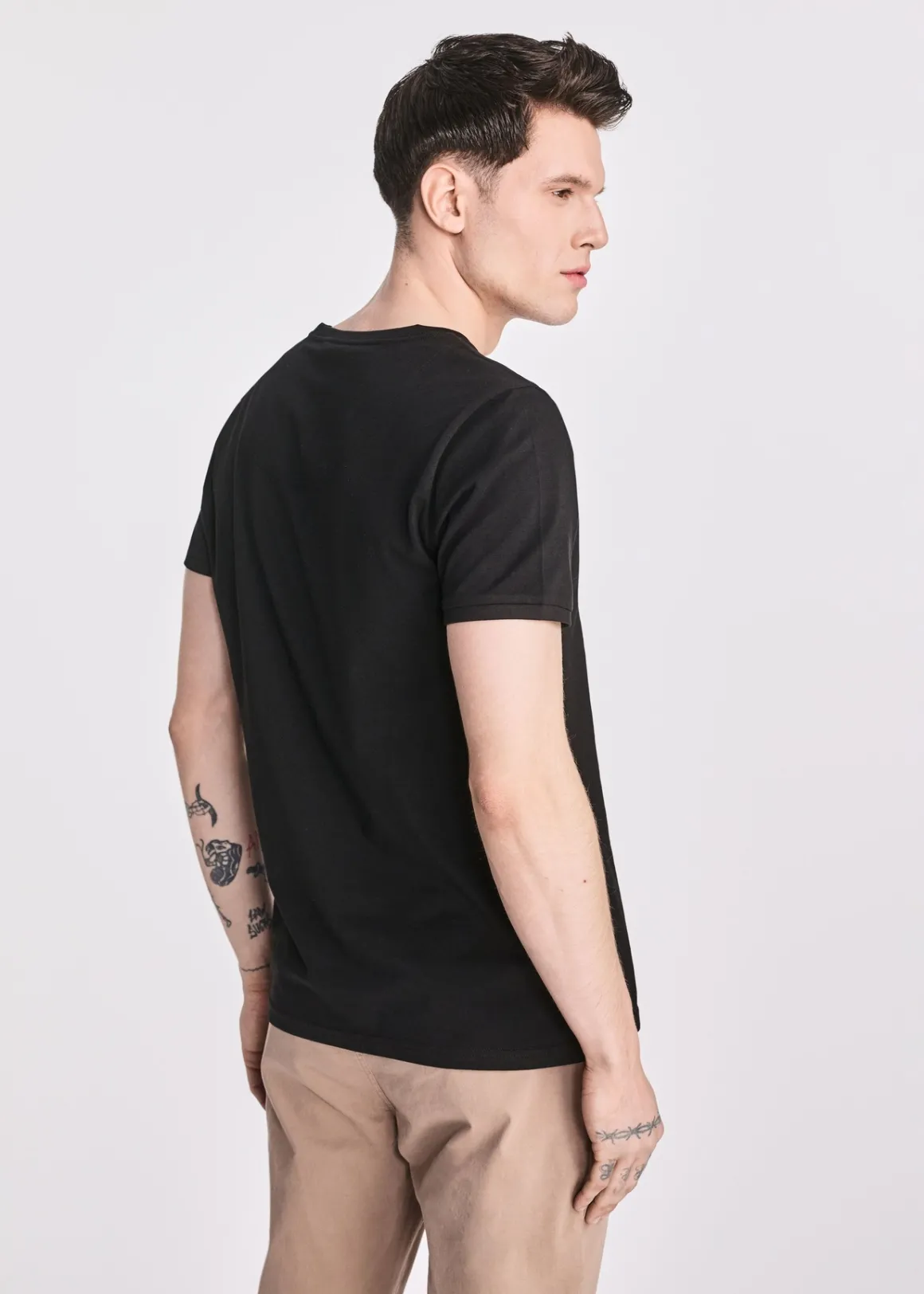 Czarny basic T-shirt męski z logo