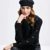 Czarny beret damski z pomponem