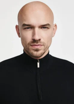 Czarny sweter męski ze stójką