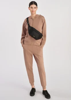 Duża czarna nerka z monogramem