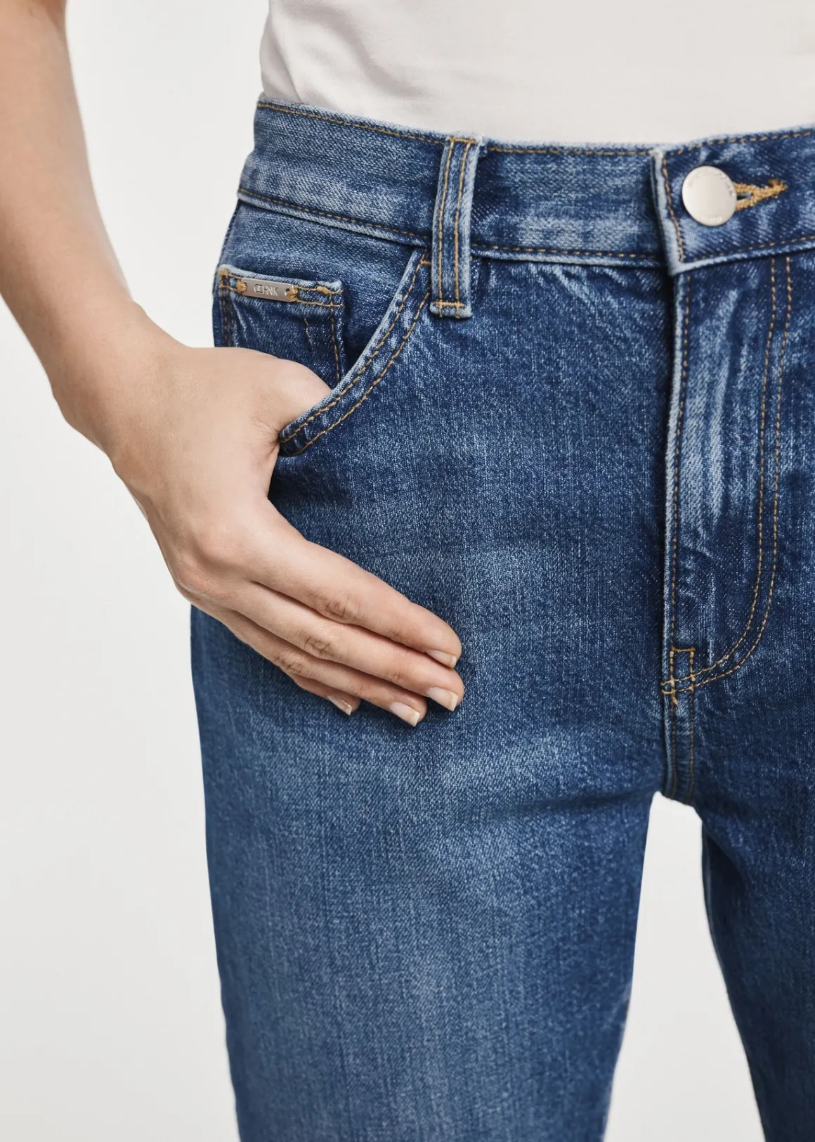 Granatowe spodnie jeansowe damskie