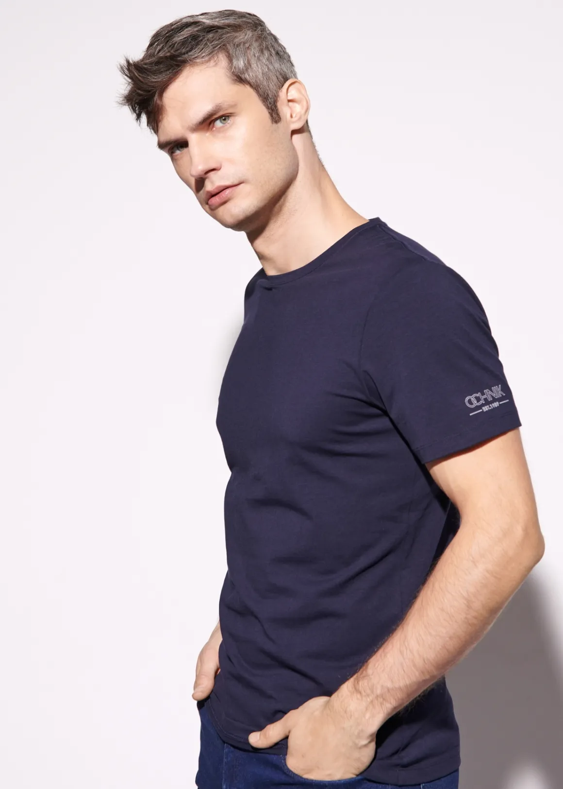 Granatowy basic T-shirt męski z logo