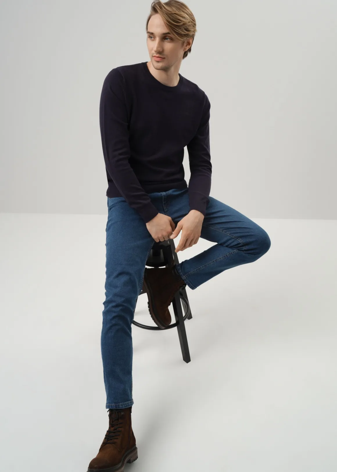 Granatowy sweter męski basic