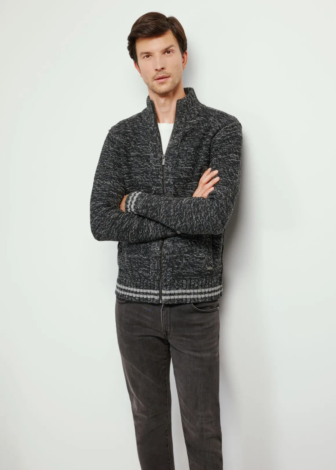 Granatowy sweter męski na suwak