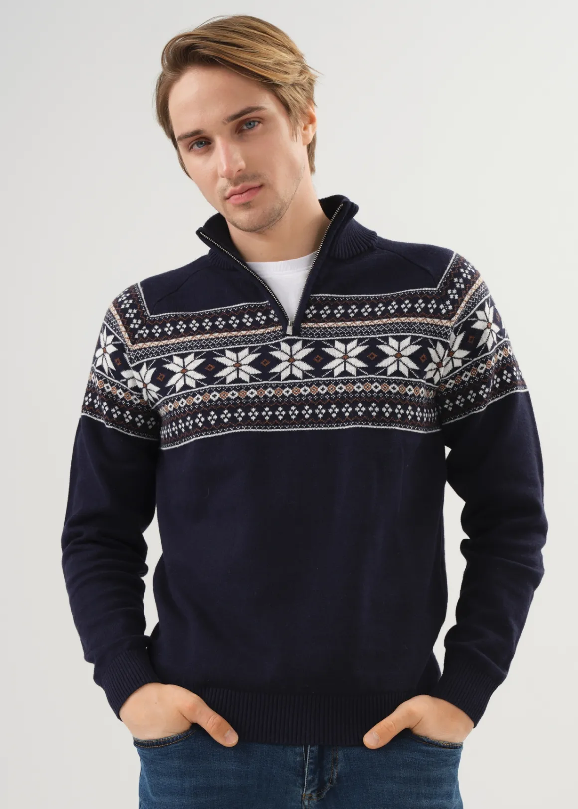 Granatowy sweter męski we wzór norweski