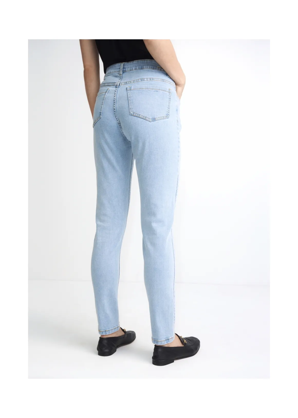 Jasne spodnie jeansowe damskie