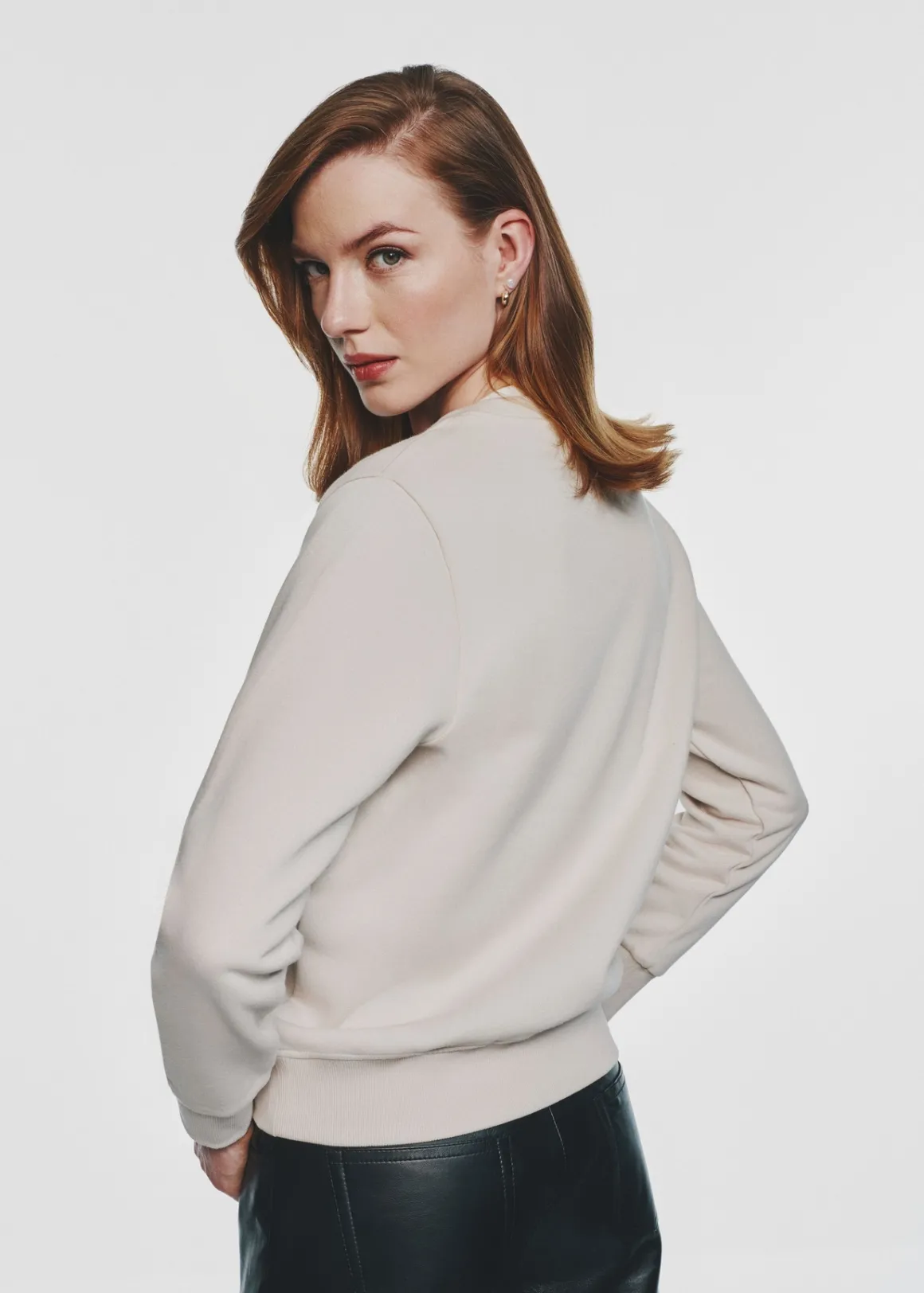 Jasnobeżowa bluza damska z logo