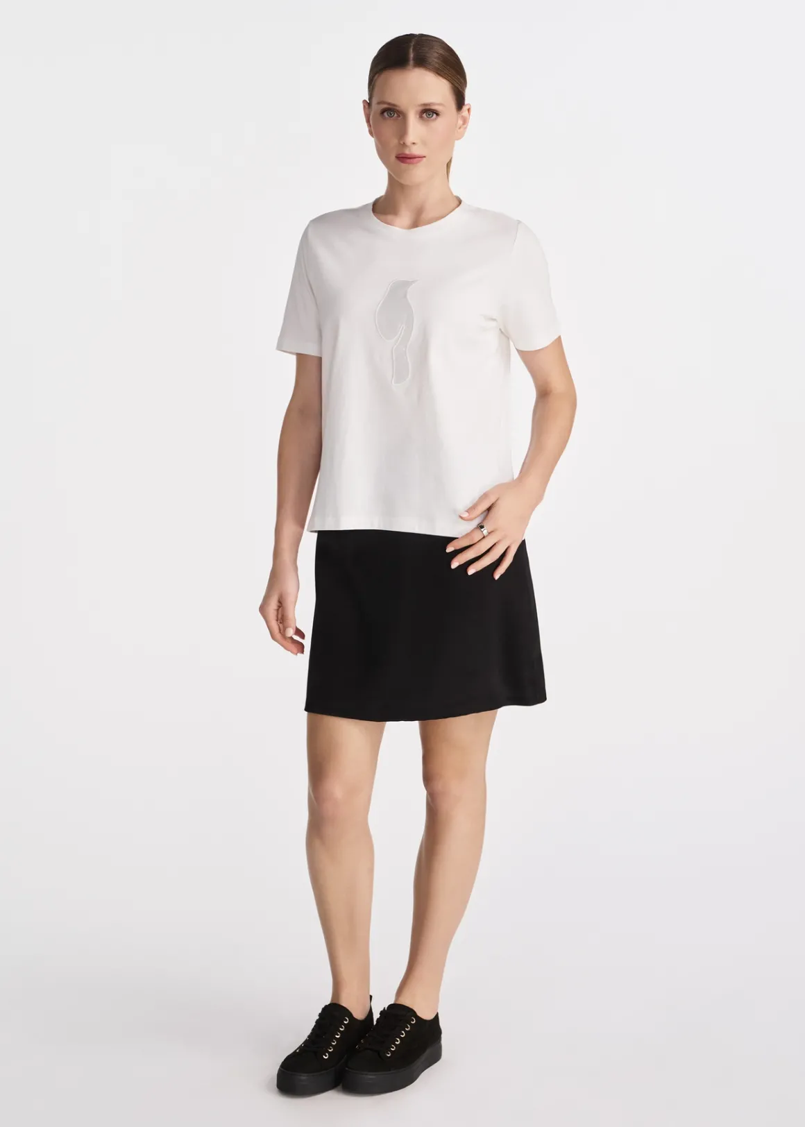 Kremowy T-shirt damski z logo