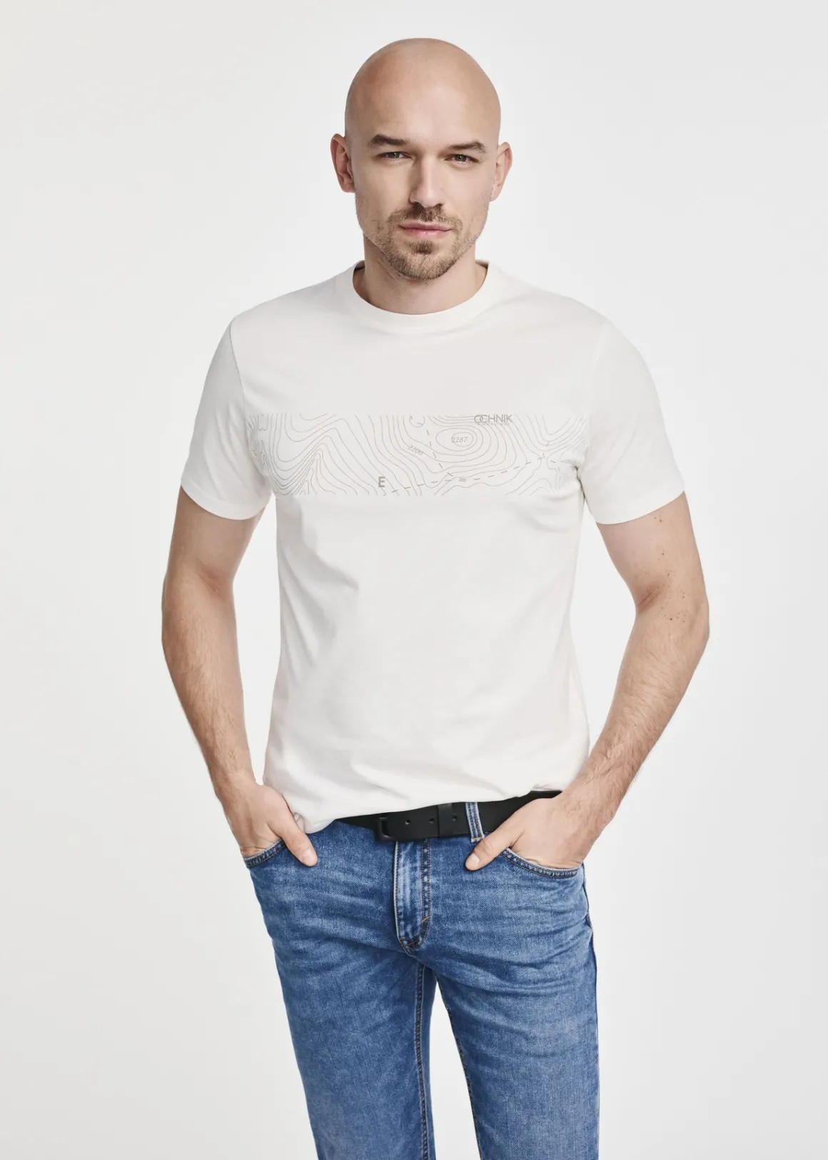 Kremowy t-shirt męski z nadrukiem