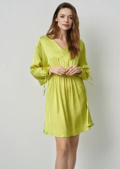 Limonkowa sukienka mini z bufiatymi rękawami