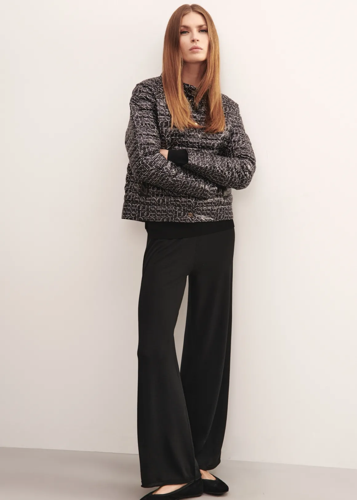Pikowana kurtka damska z monogramem