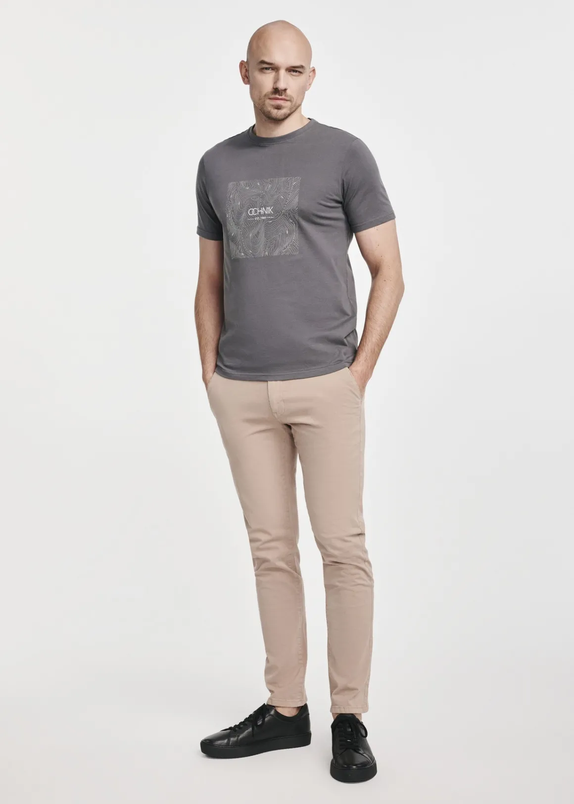 Szary T-shirt męski z nadrukiem