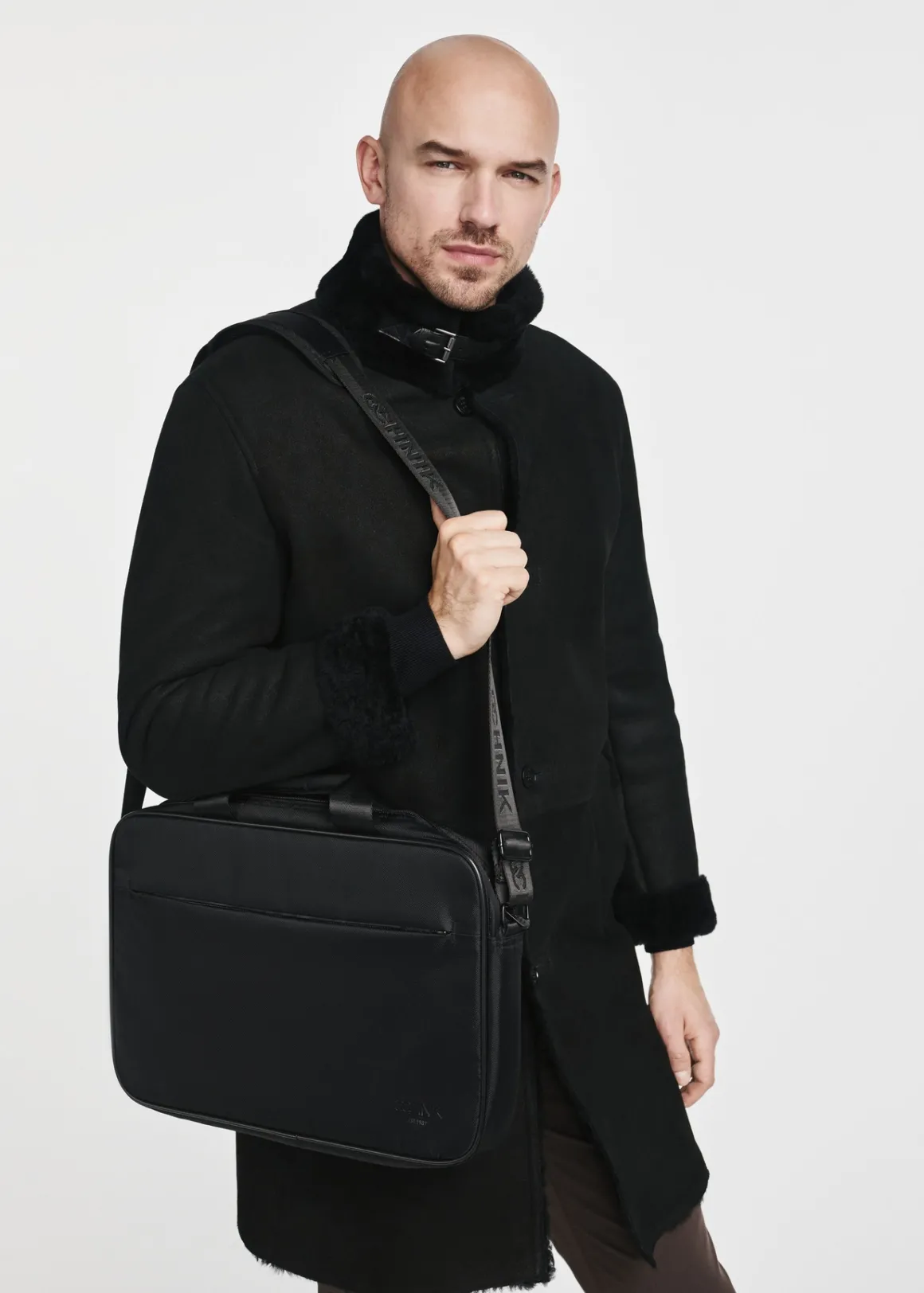 Torba czarna na laptopa
